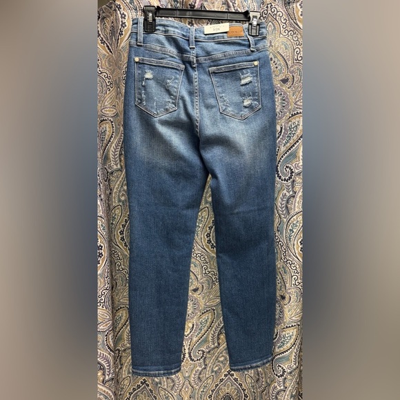 Judy Blue Distressed Skinny Jeans With Rainbow Embroidered Accent - Styl # 88438 - Picture 2 of 7